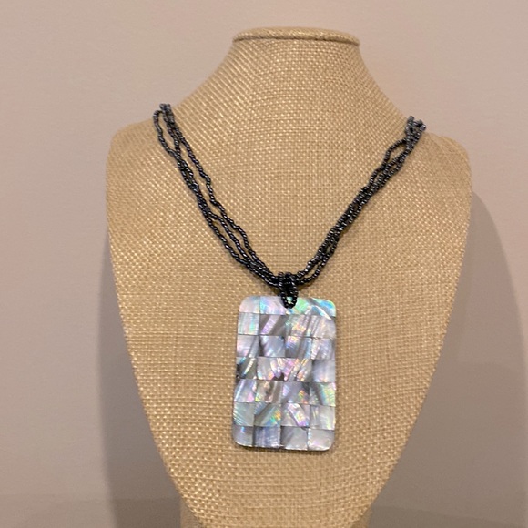 2/15 Beaded necklace - Picture 1 of 2